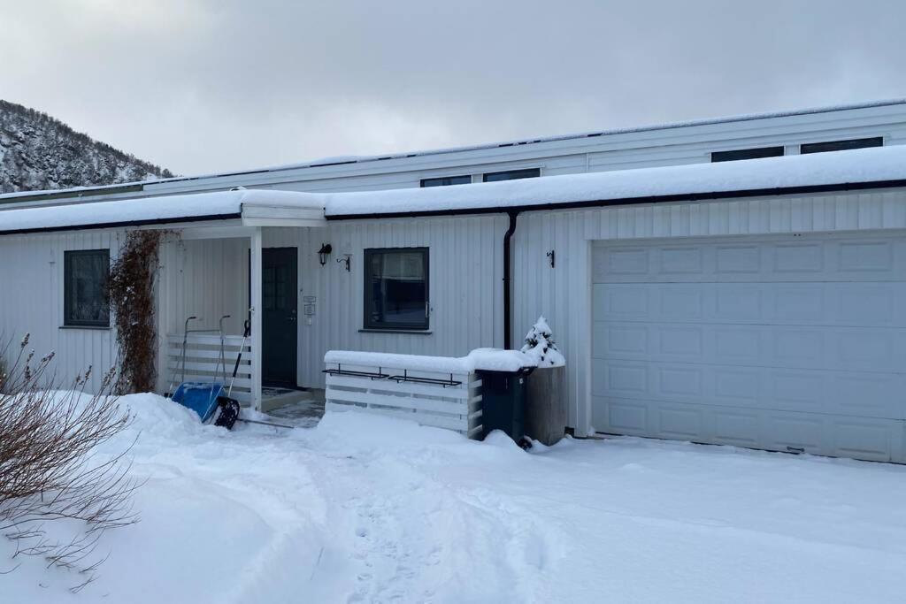 Appartement Koselig Hus Til Leie Pa Stokmarknes I Vesteralen Extérieur photo