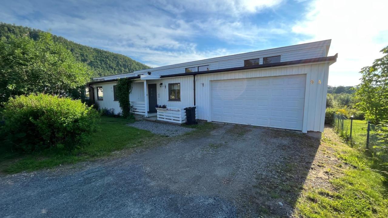 Appartement Koselig Hus Til Leie Pa Stokmarknes I Vesteralen Extérieur photo